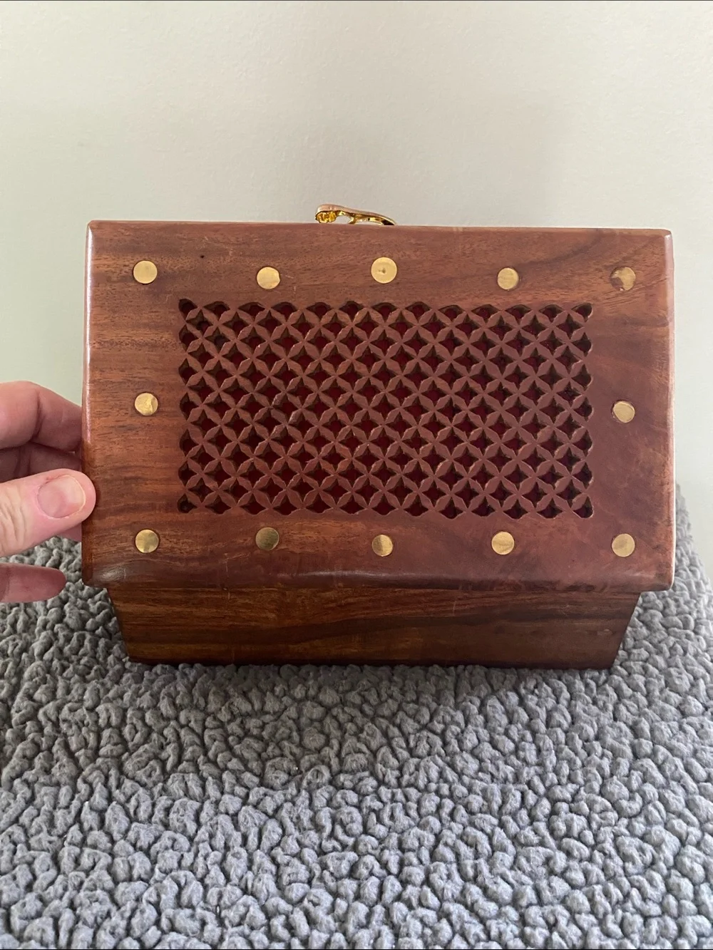 Traditional Indian Jaali lattice trinket box w/ inlaid brass detail hook closure